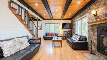 TV, lareira, pebolim