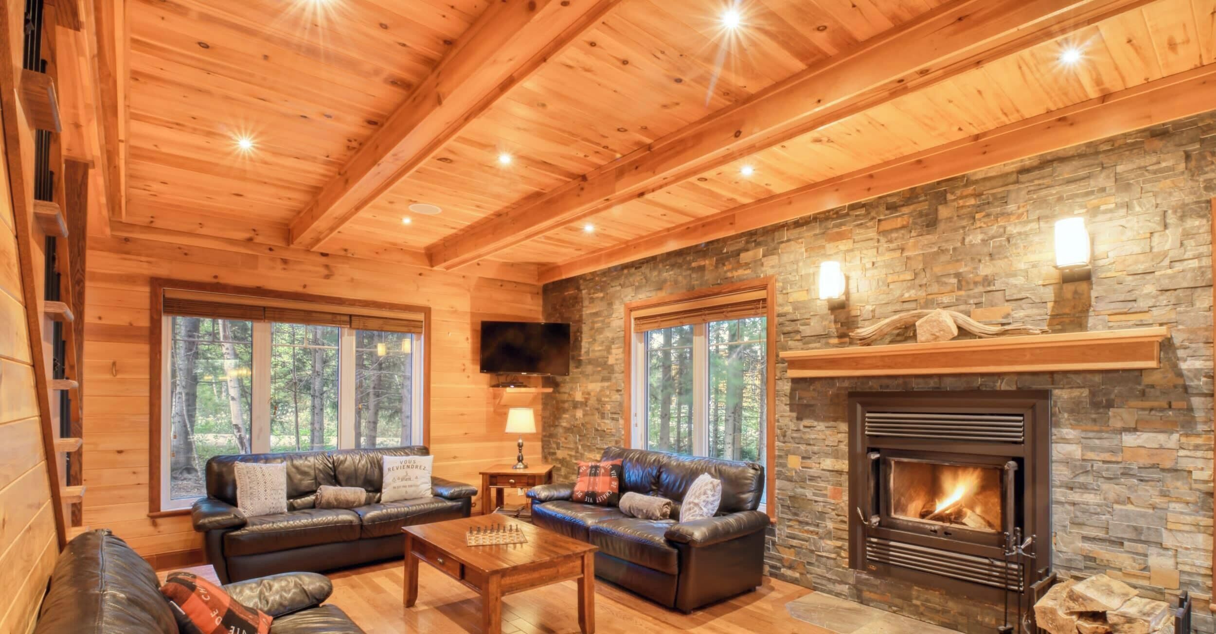 Fernseher, Kamin, Tischfußball, Stereoanlage