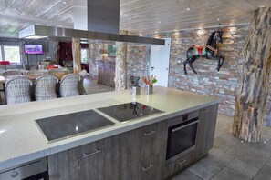 Kühlschrank, Ofen, Herdplatte, Geschirrspüler