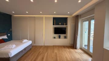 Classic Room, Balcony | Minibar, desk, soundproofing, free WiFi