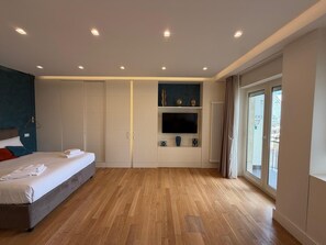 Minibar, desk, soundproofing, free WiFi - Napoli City Center - Appartamenti e Camere (Naples)