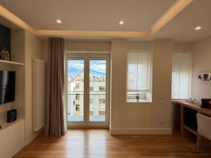 Minibar, escritorio, sistema de insonorización y wifi gratis 