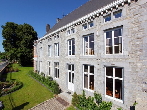 Gruppenvilla mit Pool & Sauna