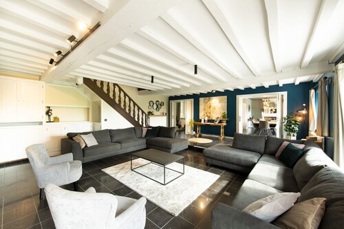 Luxury villa with heated pool near Liège