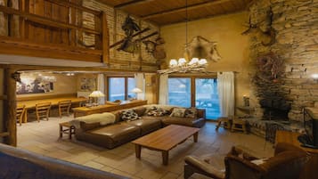 TV, fireplace, stereo