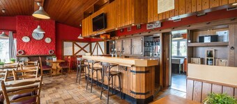 Hus i Ovifat med badstue og skog