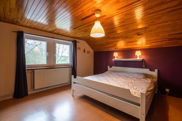 14 bedrooms, travel cot, free WiFi