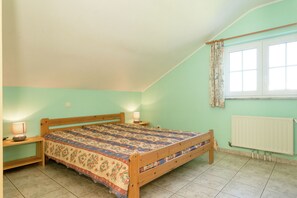 10 bedrooms, WiFi - Spacious Holiday Home in Chodes with Sauna (Malmédy-Boussire)