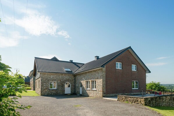 Exterior - Spacious Holiday Home in Chodes with Sauna (Malmédy-Boussire)