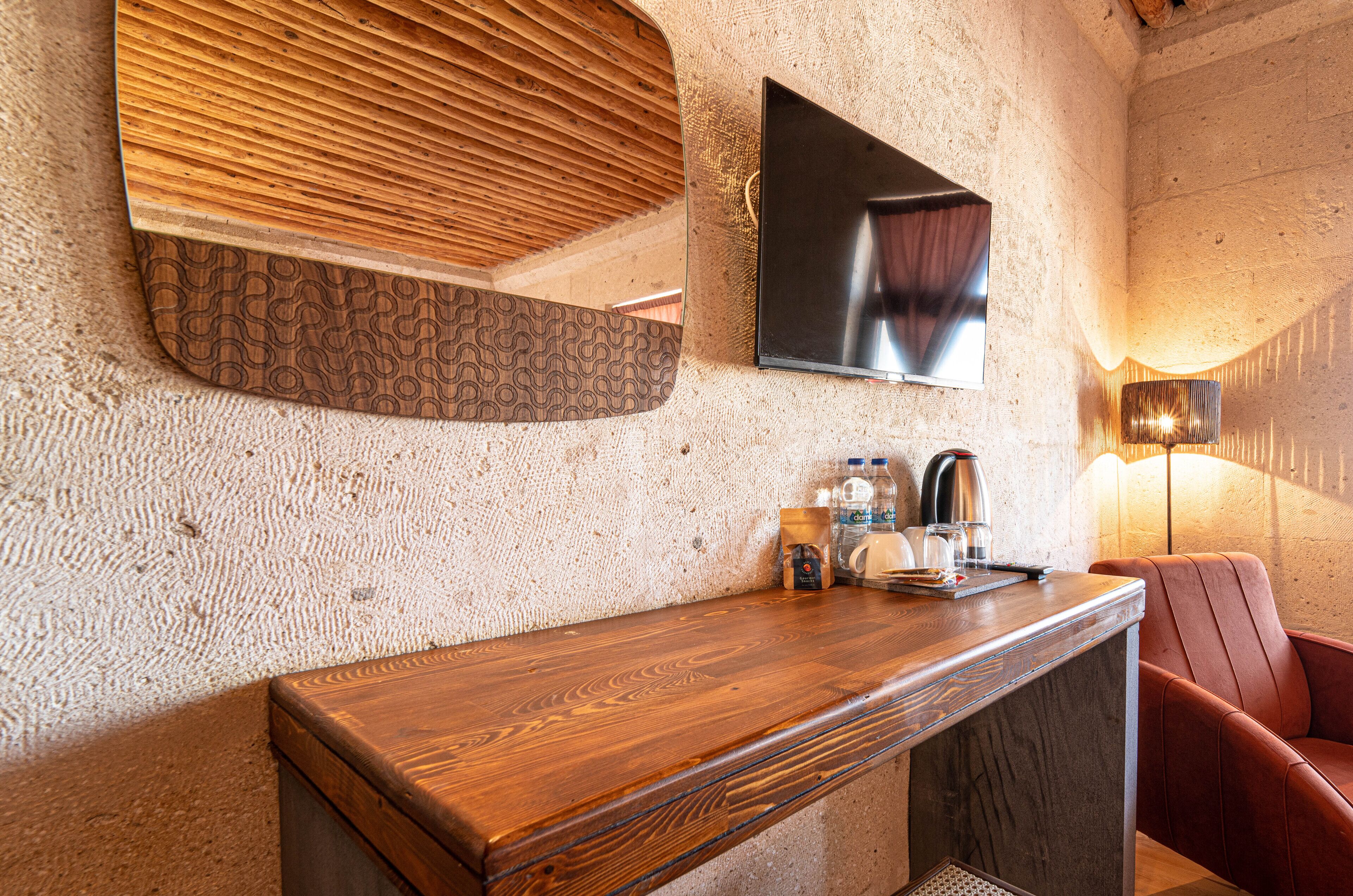 Panoramic Suite, Bathtub, Valley View