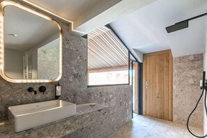 Bathtub
