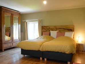 6 chambres, fer et planche à repasser, Wi-Fi