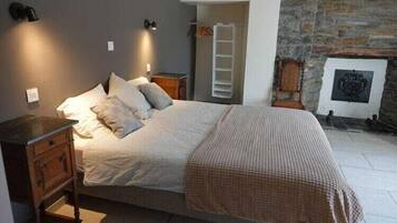 6 quartos, ferros/tábuas de passar roupa, Wi-Fi