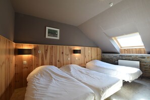 13 bedrooms, free WiFi