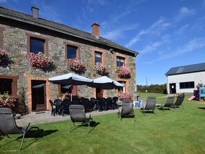 Outdoor dining - Spacious holiday home near Bastogne (Bertogne)