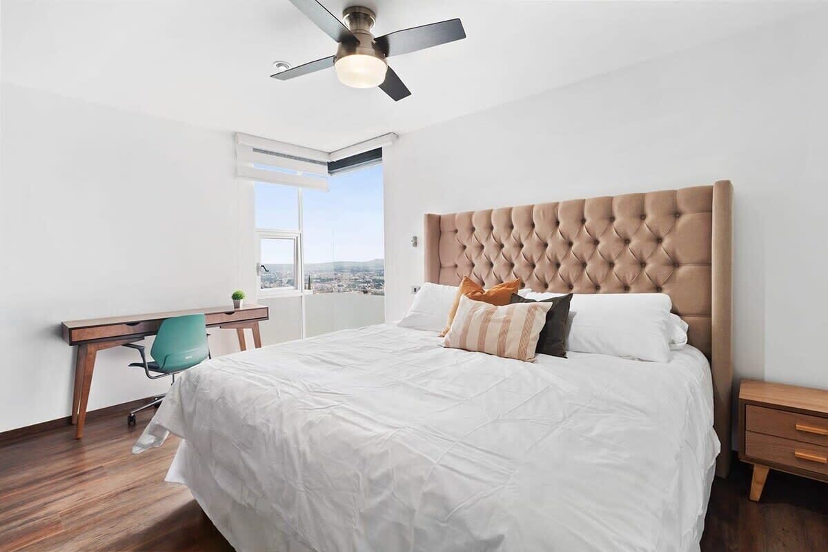 2 室のベッドルーム、アイロン / アイロン台、WiFi、ベッドシーツ