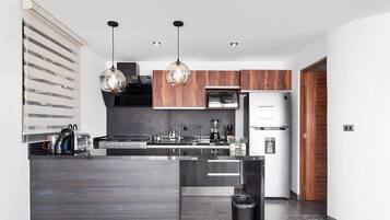 Fridge, microwave, oven, stovetop