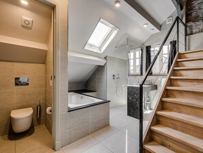Ensemble douche/baignoire, serviettes fournies