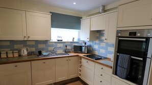 Private kitchen - Beaches and Cream Cottage (Sandown)