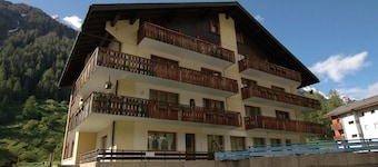 Apartment in Blatten with Mountain Views & Open Kitchen