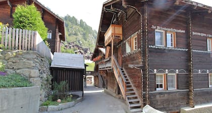 en bois rustique Ă Betten prĂšs du Aletsch Arena