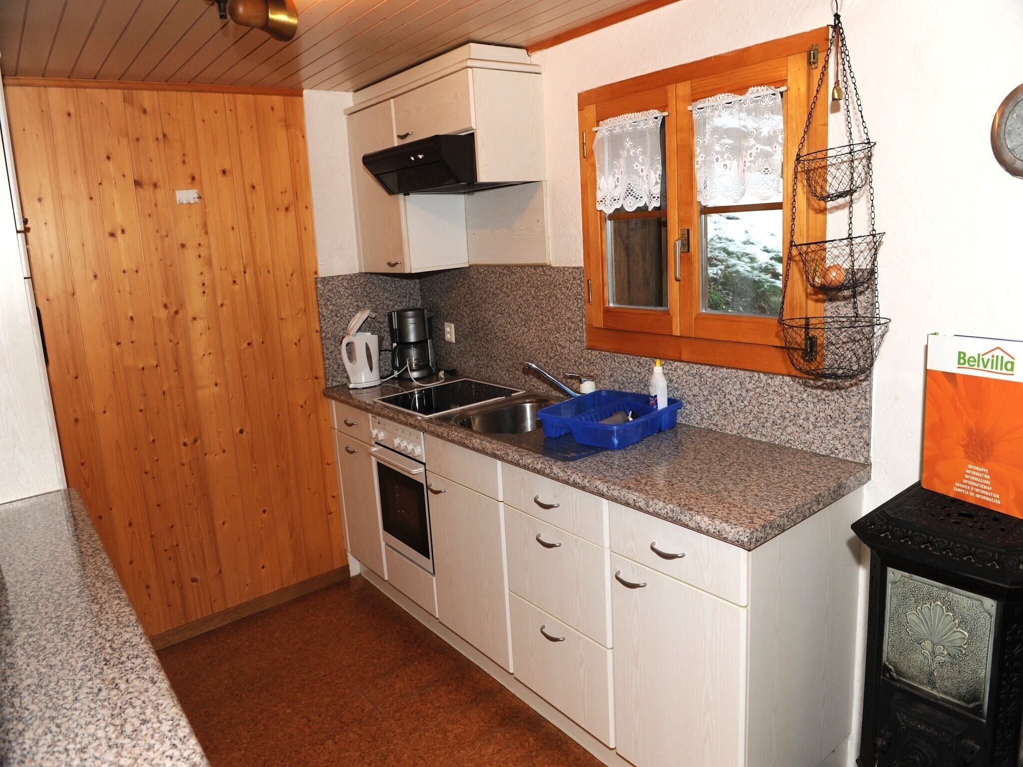 Ofen, Wasserkocher mit Kaffee-/Teezubehör