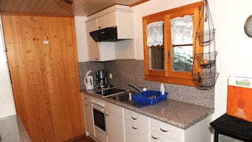 Ofen, Wasserkocher mit Kaffee-/Teezubehör