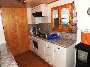 Horno y cafetera y tetera 