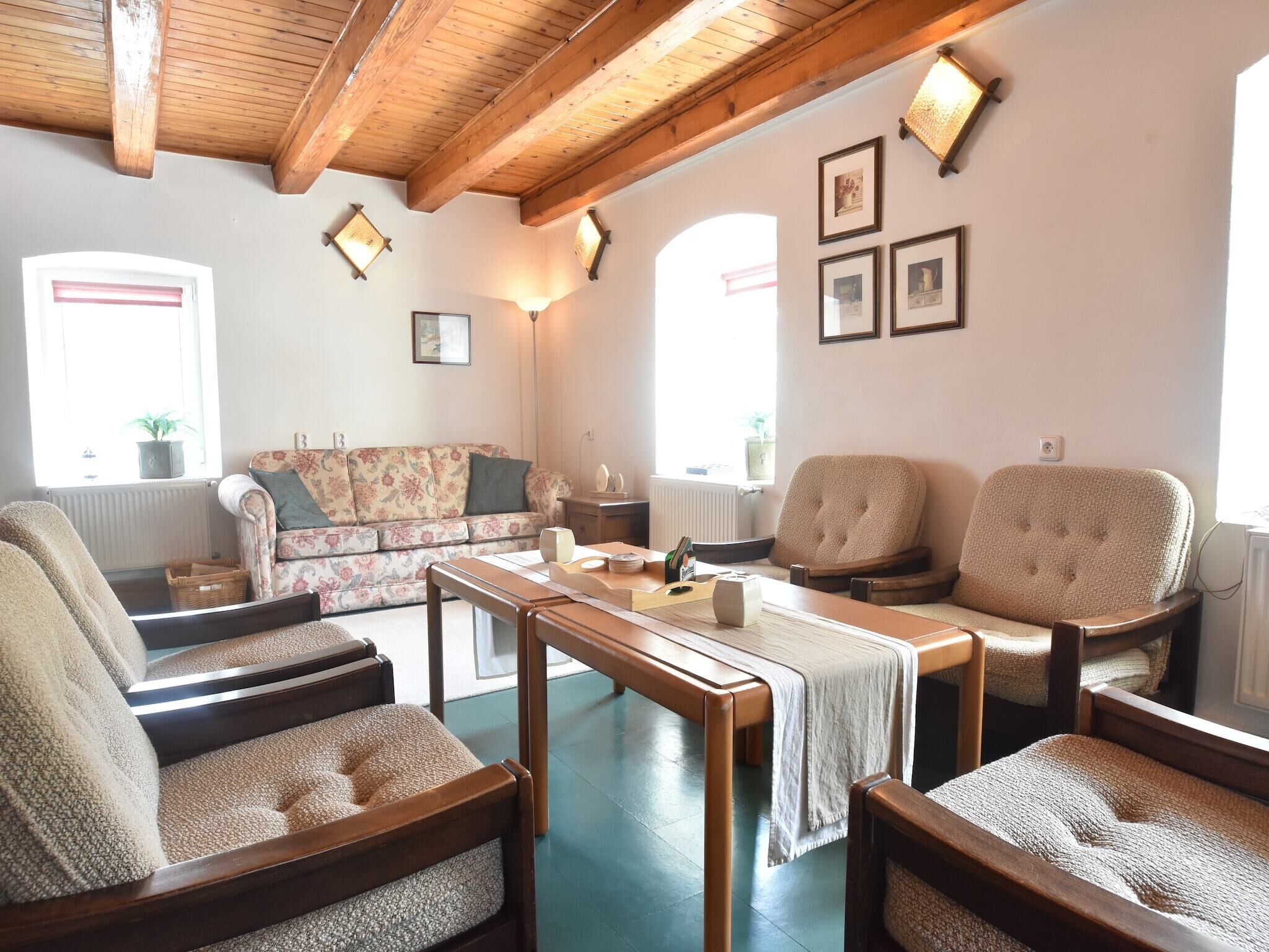 Fernseher, DVD-Player, Tischfußball, Stereoanlage