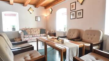 TV, DVD player, table football, stereo