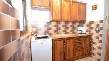 Frigorifero, piano cottura, macchina per tè/caffè