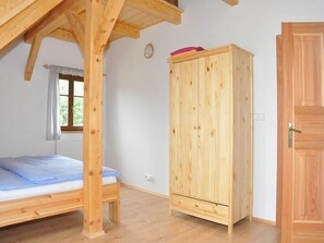 5 bedrooms, WiFi - Spacious Group Retreat (Dlouhý)