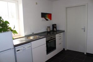 Fridge, microwave, oven, stovetop - Ferienwohnung in Struppen (Struppen)