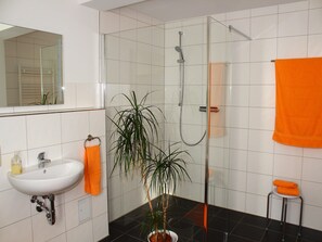 Shower, towels - Ferienwohnung in Struppen (Struppen)