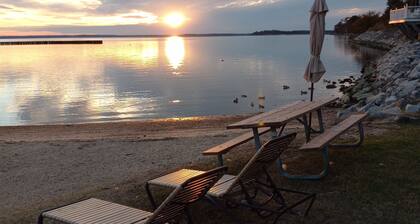Walk to beach, cozy, lovely room in "Kingsmill on the James"