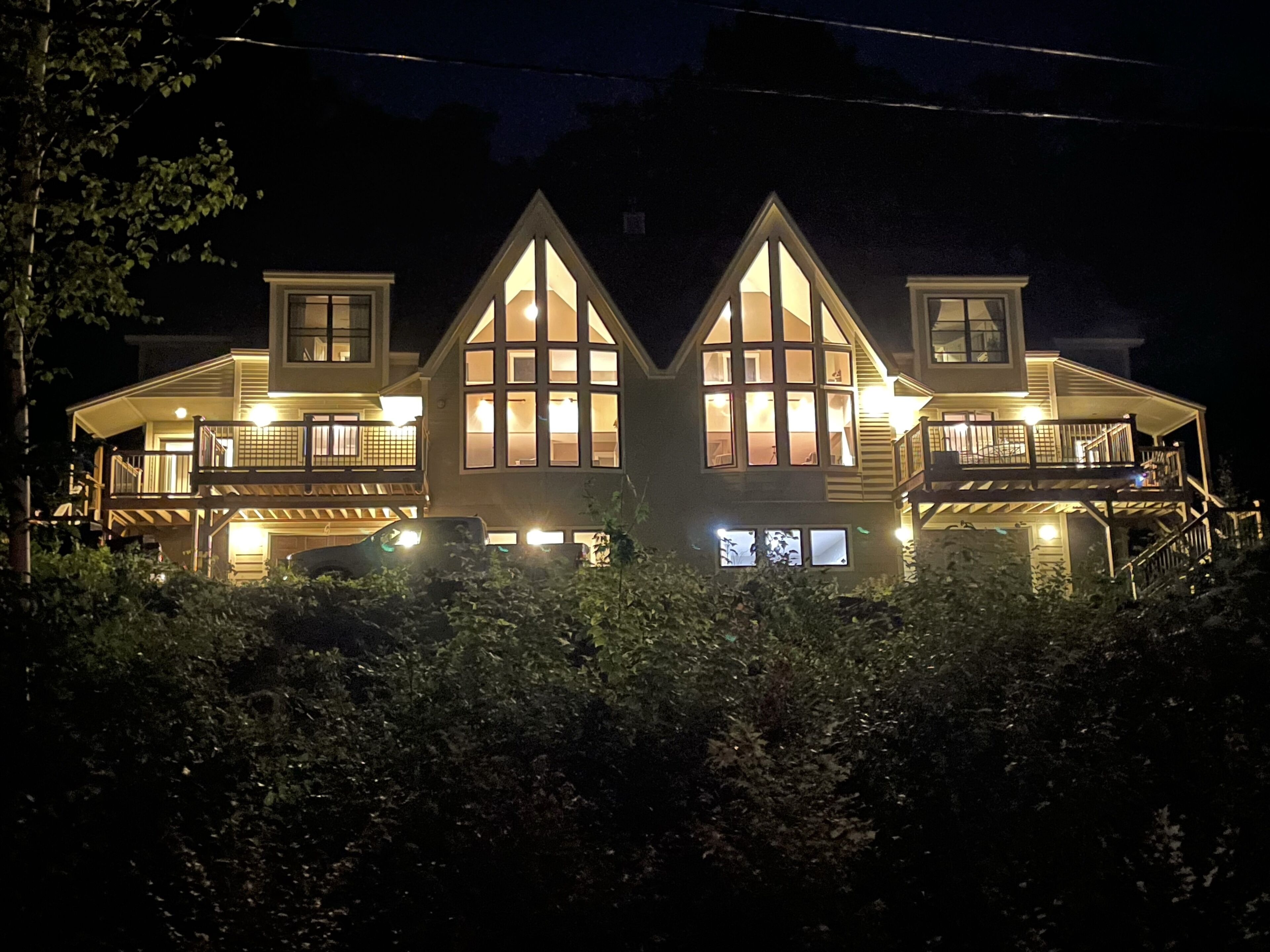 Twin Peaks - Combined two unit mirrored duplex; sleeps 20, two hot tubs, two theater rooms