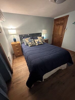 3 bedrooms, desk, iron/ironing board, free WiFi - Close to everything and away from it all. (Saint George)