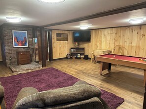 Game room - Close to everything and away from it all. (Saint George)