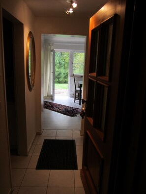 Interior - Fantastic location (nature reserve) and yet within 30 minutes in the middle of Munich! (Starnberg)