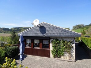 Exterior - Ruhiger Bungalow am Hennesee mit Terrasse (Meschede-Hennesee)