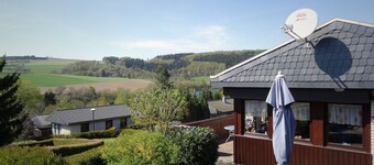 Ruhiger Bungalow am Hennesee mit Terrasse