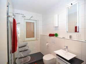 Shower, towels - Wohnung in Burggrub mit Sauna und Garten (Stockheim ot Burggrub)