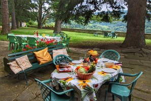 Outdoor dining - Belvilla by OYO Casa Bruciata (Rufina)