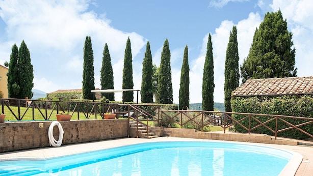 A swimming pool with a clear blue water, surrounded by a brick wall, and a metal railing. - Apartment near Pisa, Beaches (Collesalvetti (LI))