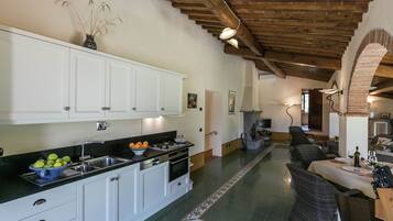 Frigorifero, microonde, forno, lavastoviglie