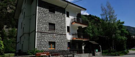 المنشأة من الخارج