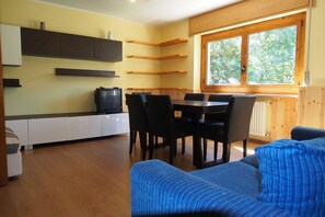 Dining - Belvilla by OYO Roby Bilo 7 Primo Piano (Antey St. André)