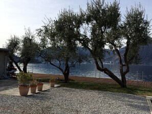 Property grounds - Lakefront Retreat with Garden (Marone)