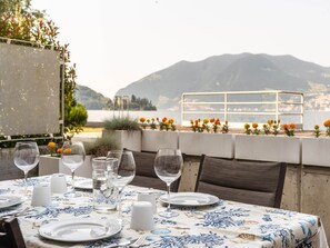 Outdoor dining - Lakefront Retreat with Garden (Marone)