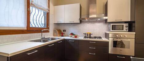 Réfrigérateur, four, lave-vaisselle